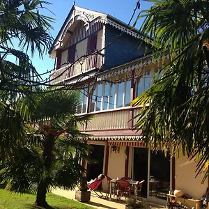 https://chalet-des-palmiers.midi-pyreneeshotels.com